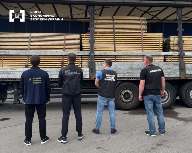 Підприємець з Львівщини намагався незаконно продати дубову деревину в Європу – 01
