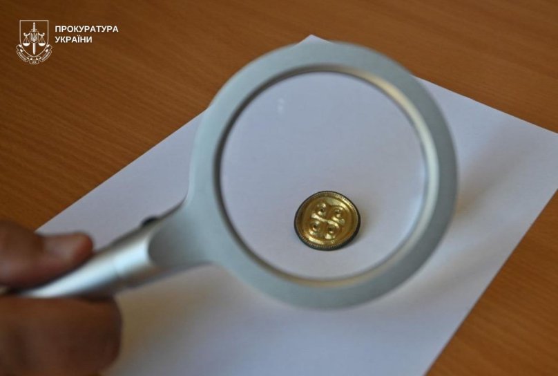 Мешканця Борислава судитимуть за спробу продати на аукціоні брошку V століття – 01