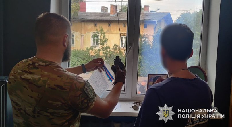 У львів’янина знайшли гранату під час обшуку через підпал авто – 03