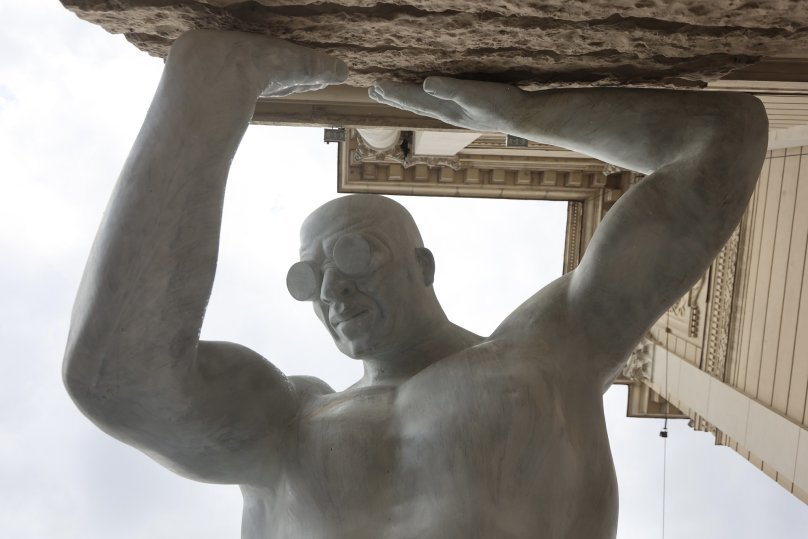 У суботу з-під львівської Опери заберуть скульптуру Емануеле Джіаннеллі – 01