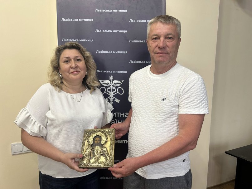 Львівська митниця передала музею врятовану від контрабанди цінну ікону – 01