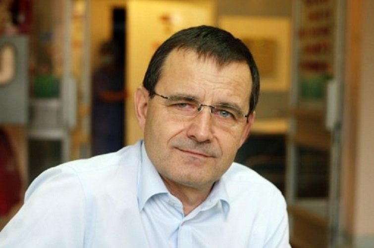 На фото відомий польський хірург Даріуш Патковський