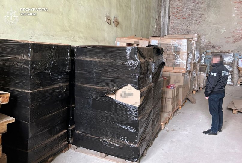 На фото підпільний склад