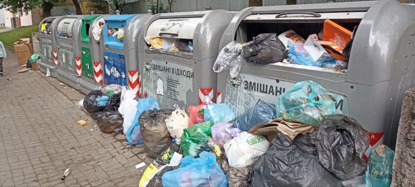 У Львові знову скаржаться на сміття, яке не вивозять (фото) – 01