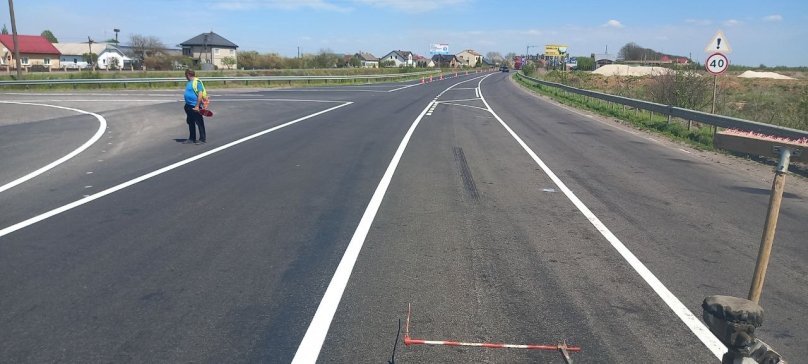 Нанесення розмітки на дорозі Львів-Шегині