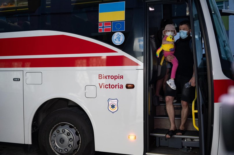 Автобус, у якому евакуювали дітей-пацієнтів “Охматдиту”