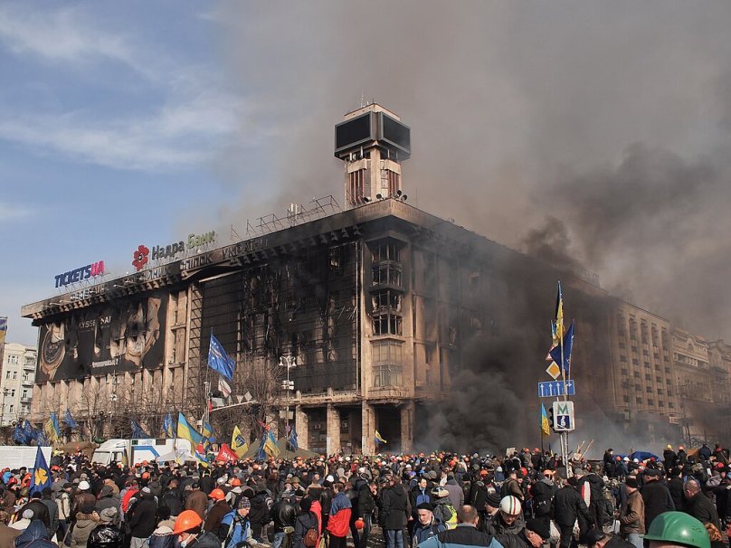 Будинок профспілок у Києві після підпалу 19 лютого 2014 року. Фото: Андрій Макуха