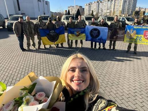 Трьох волонтерів Львівщини Президент нагородив відзнакою «Золоте серце» – 01