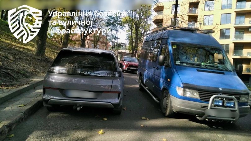 У Львові назвали дев’ять вулиць, де припарковані авто найбільше заважають руху: перелік – 02