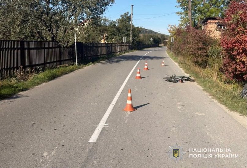 Поблизу Бібрки службове авто поліції потрапило у ДТП: постраждав підліток – 01