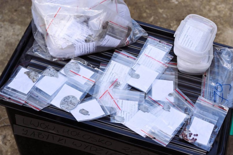 На Голосківському цвинтарі у Львові ексгумували останки 130 військових – 02