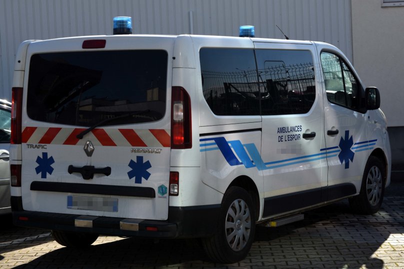 На Львівщину намагалися ввезти викрадене в Польщі авто швидкої допомоги – 01