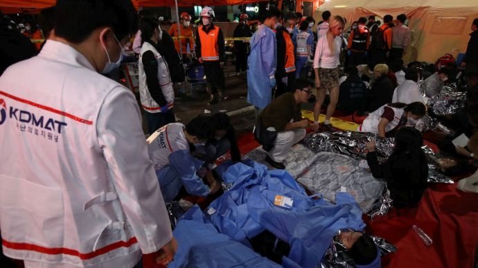 У&nbsp;Південній Кореї сталася масова тиснява: 120 загиблих і 100&nbsp;травмованих – 01