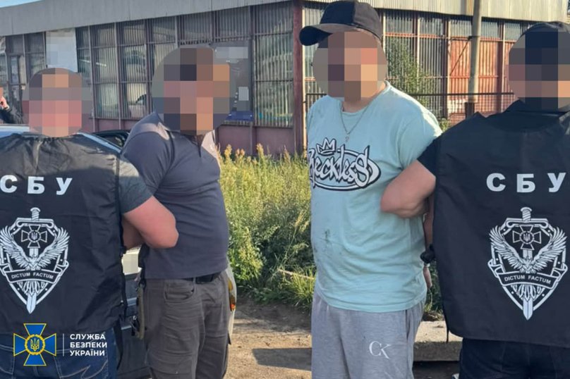 До 25 тисяч доларів за втечу: на Львівщині викрили схему переправлення ухилянтів за кордон – 01