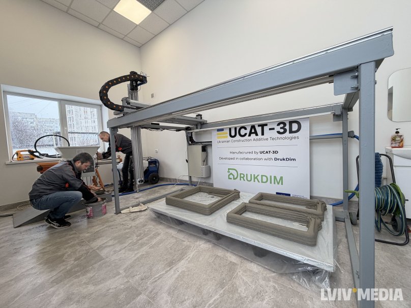 На фото унікальний будівельний 3D-принтер