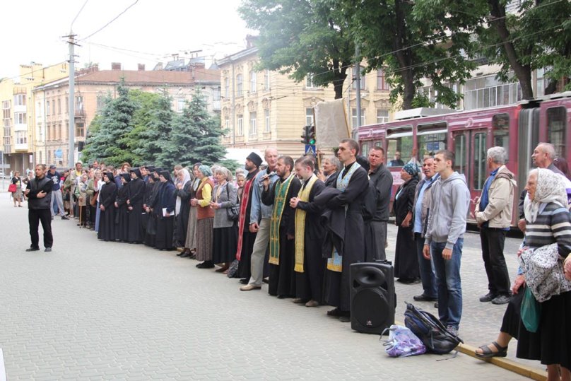 Догналіти пікетують управління СБУ