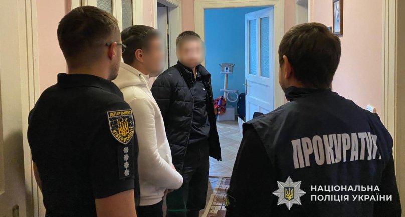 У Львові викрили групу шахраїв, які видавали себе за працівників “Приватбанку” – 02