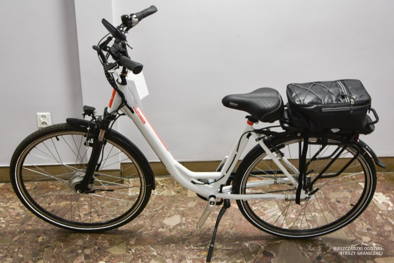 На кордоні з Львівщиною затримали викрадені авто Renault і електровелосипед – 01