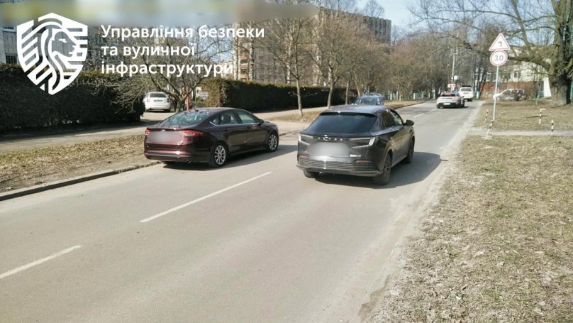 У Львові назвали дев’ять вулиць, де припарковані авто найбільше заважають руху: перелік – 03