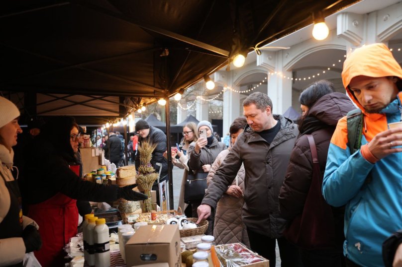 Понад 50 виробників у Львові об’єднав ярмарок «Різдвяний крафт і коляда» – 01