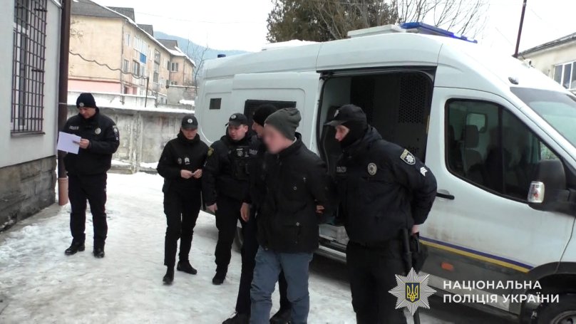 Після пиятики у Славську 22-річний чоловік напав на сусіда і зарізав співмешканку – 04