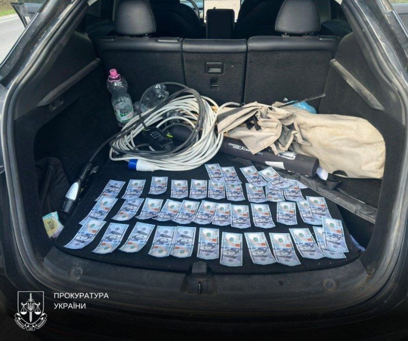 Гроші в автомобілі