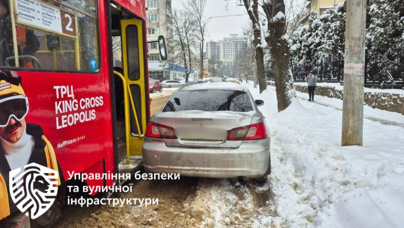 У Львові водії, які блокують трамвайні колії, платитимуть збитки за затримку руху – 04