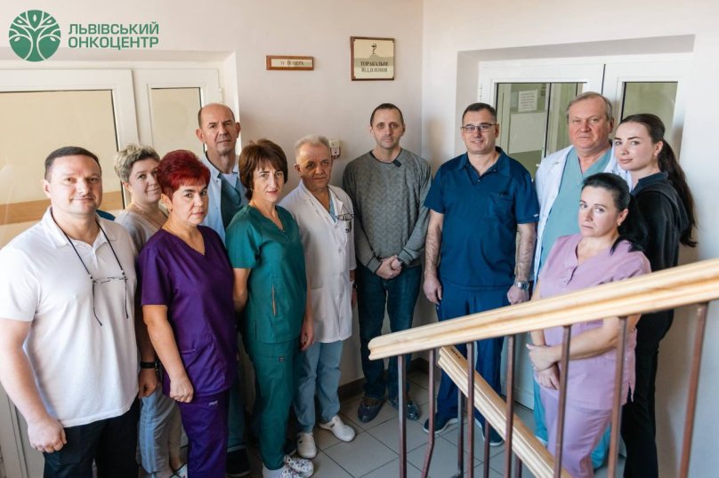 Лікарі Львівського онкоцентру видалили пацієнту пухлину вагою 10 кг – 02