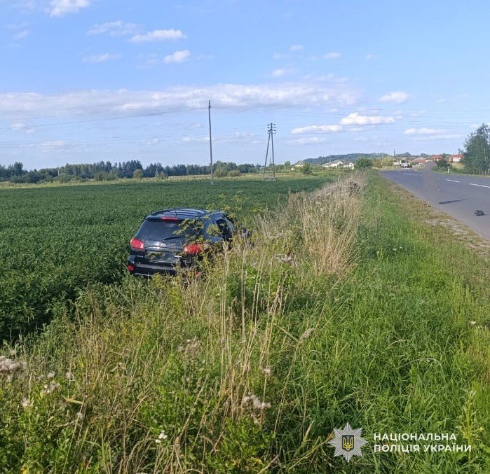 На Стрийщині Hyundai врізався в мотоцикл: до лікарні потрапив 15-річний водій та пасажир – 01