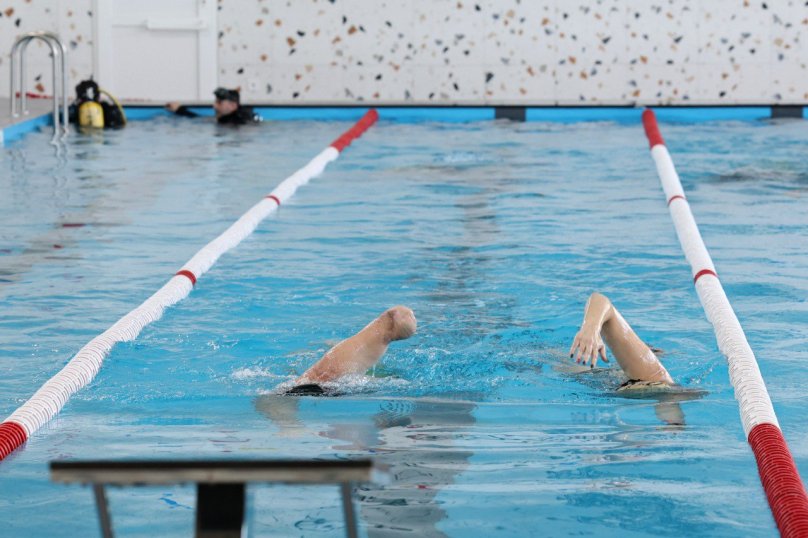 У Львові відкрили басейн зі спеціальним ліфтом для людей на кріслах колісних – 01
