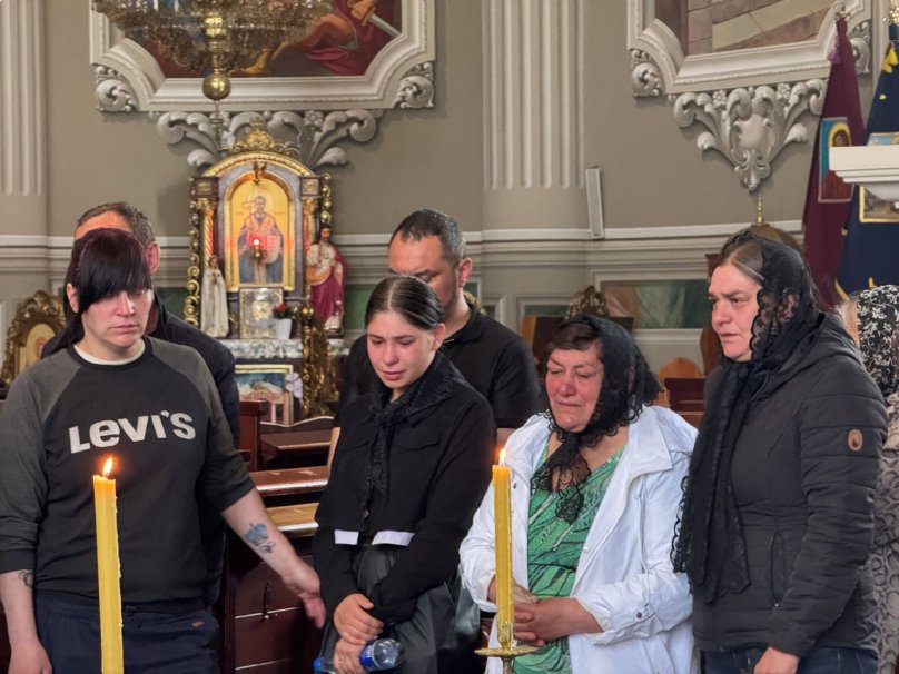 Родина вбитого Владислава під час прощання з дитиною