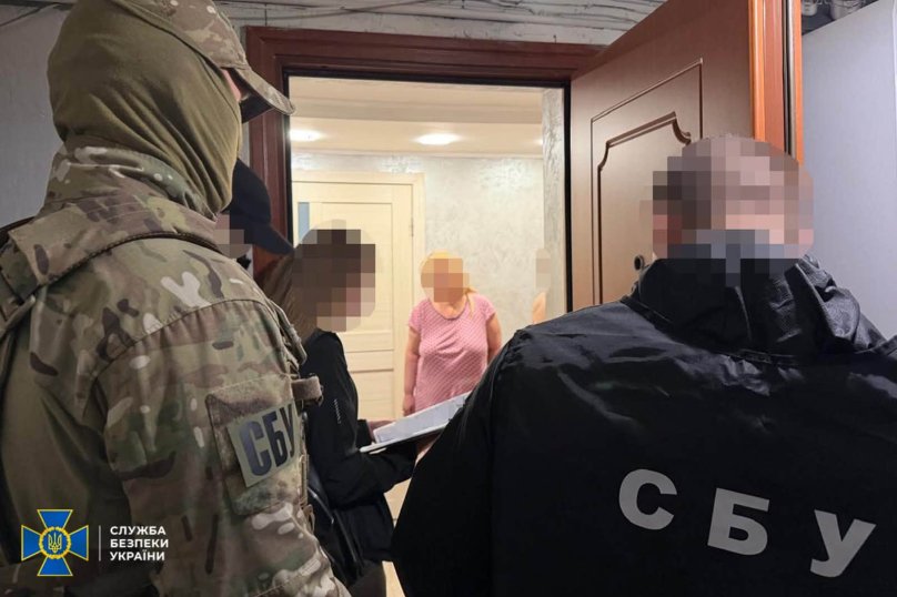 Фото з місця обшуків