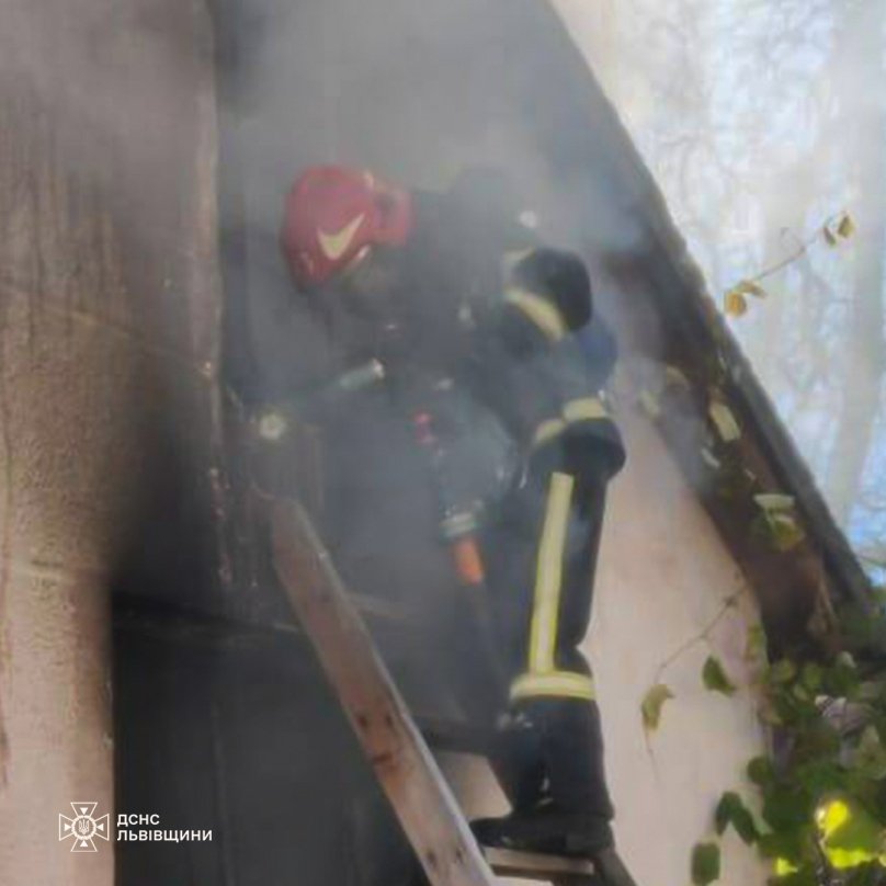 Фото з місця пожежі