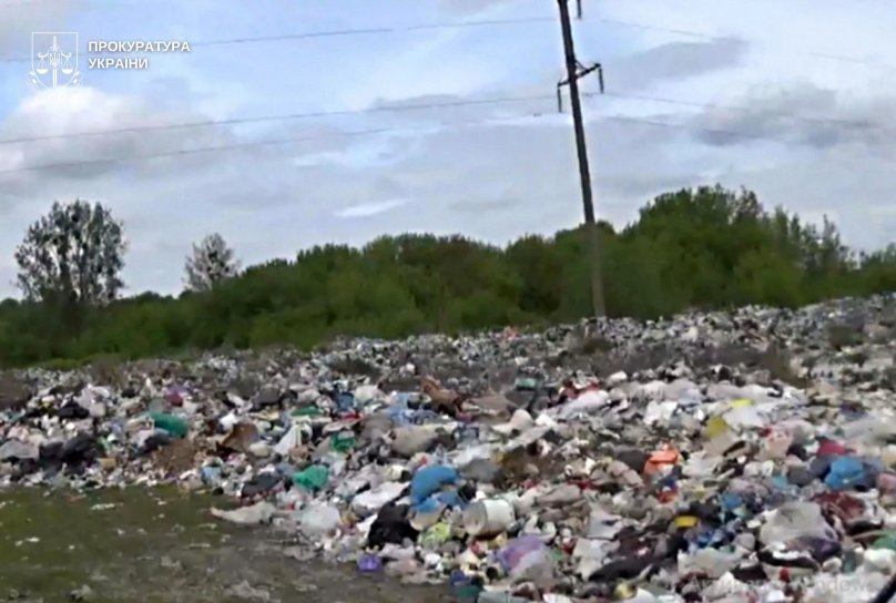 Майже 1 млн грн сплатить Глинянська міськрада за забруднену сміттям землю – 02