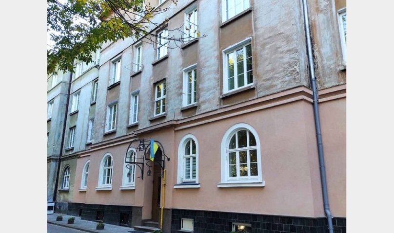 Керівника «Рембуду» та двох чиновниць ЛМР підозрюють у розкраданні грошей на ремонті зруйнованих будинків – 02