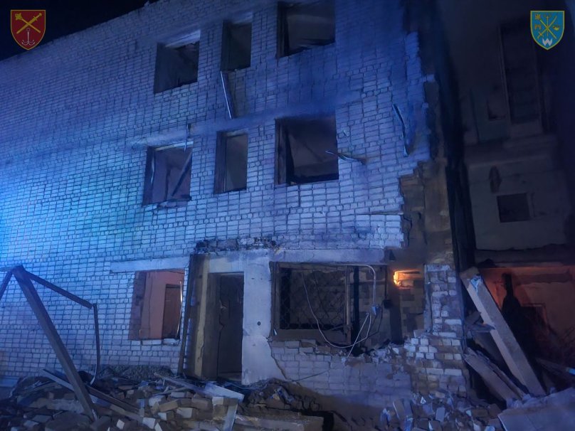 На Одещині росіяни поцілили в пансіонат та зерносховище: четверо людей постраждали – 01
