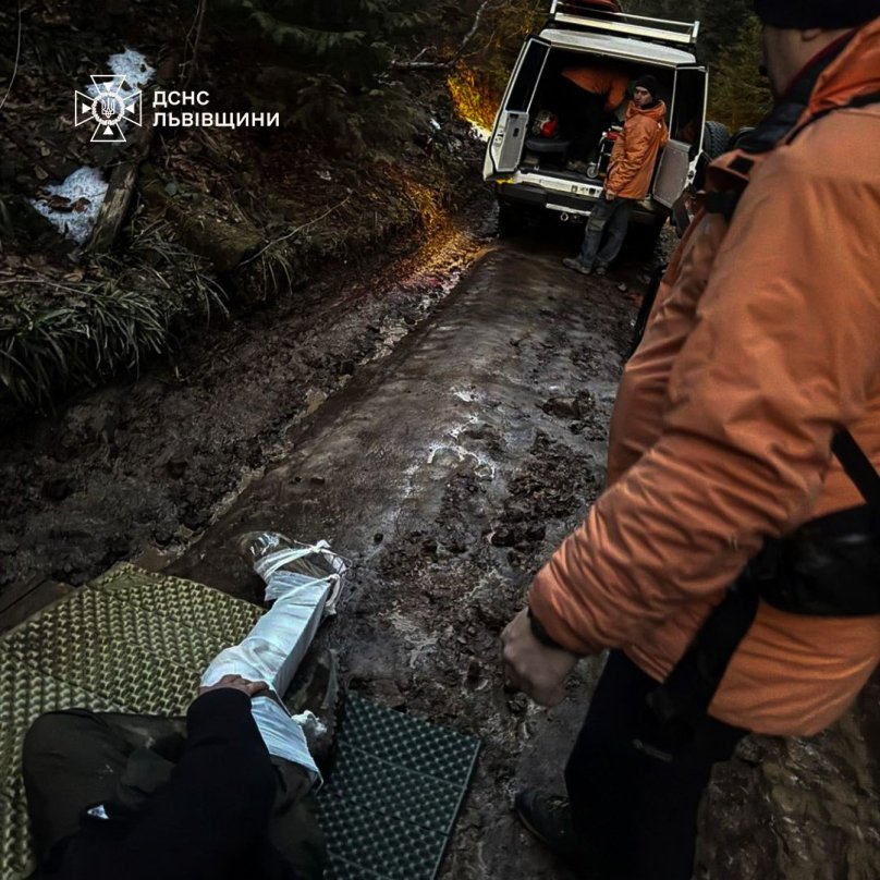 З гори у Славському евакуювали 21-річного травмованого киянина – 01