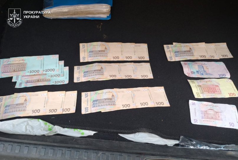 Вилучені доказові речі під час обшуків у підозрюваних. Фото: Прокуратура Львівської області