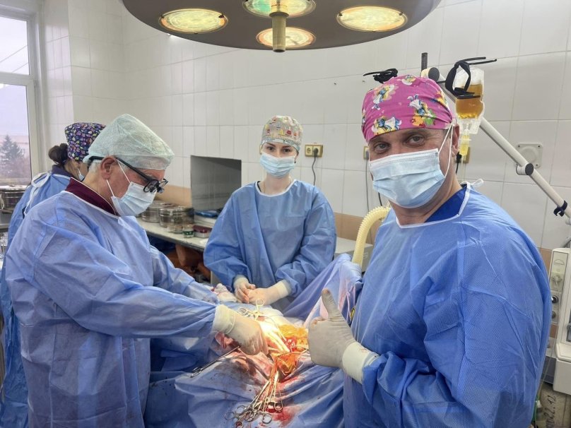 24-річному чоловіку у Львові замінили пошкоджену сонну артерію після ножового поранення – 01