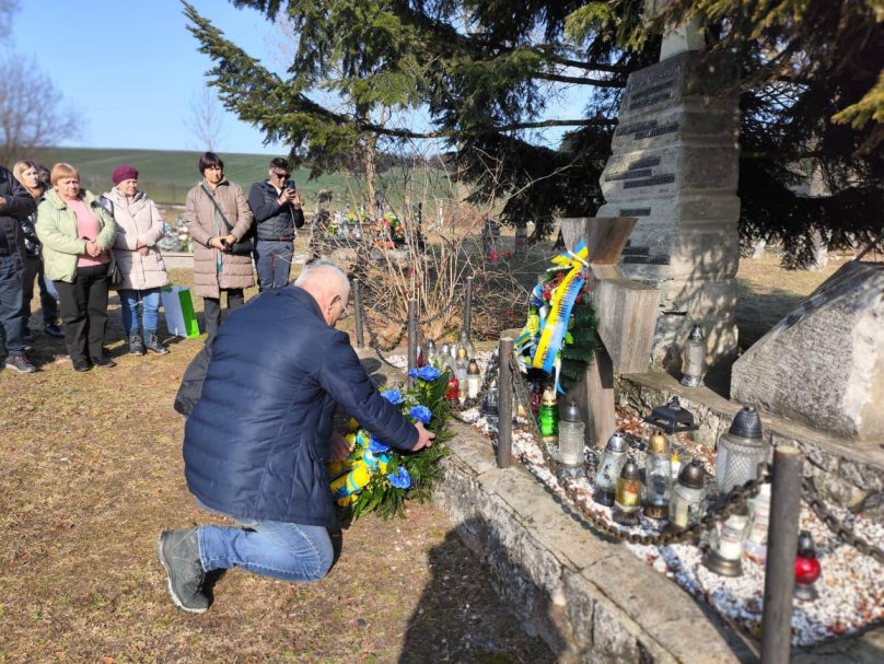 На цвинтарі воїнів УПА у Верхраті відбулося пам’ятне віче за участю представників з Львівщини – 02