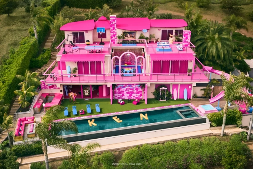 Рожевий «Будинок мрії» Барбі. Фото: Bazilik.media
