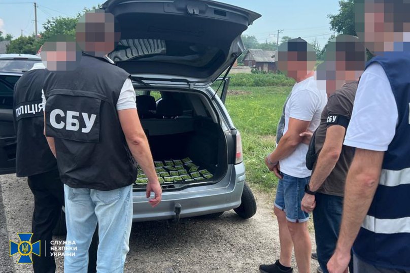 Жителя Самбора затримали за організацію втечі ухилянта за 11 тисяч євро – 01