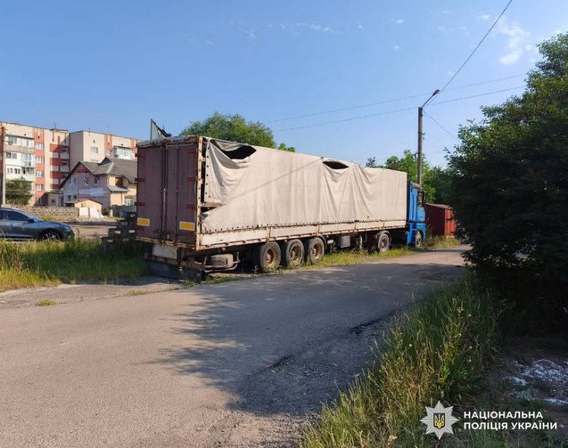 Вантажівка, яку підпалили