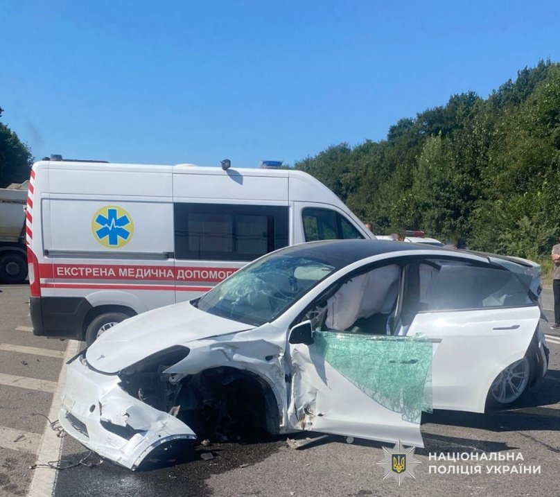 На трасі біля Львова у потрійній ДТП постраждало семеро людей – 01