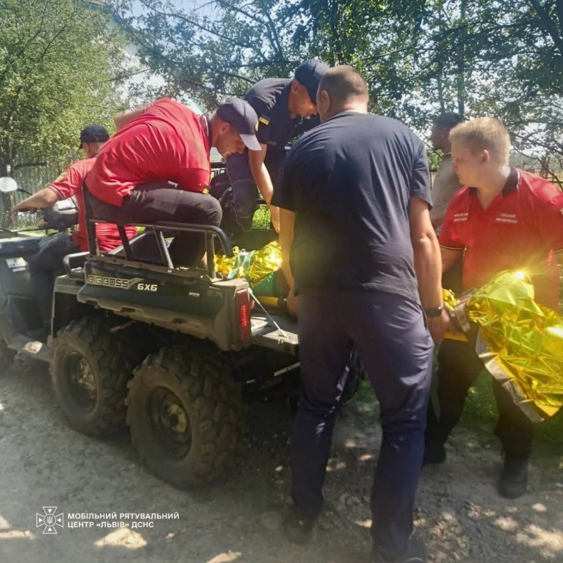 На Львівщині рятувальники завдяки дрону розшукали жінку, яка зникла три дні тому – 02
