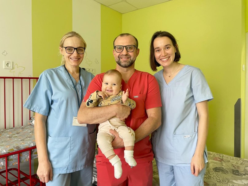 Львівські медики врятували немовля з кістою легень – 01