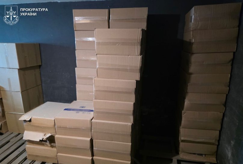 У селі біля кордону на Львівщині викрили склад контрафактного алкоголю та сигарет – 02