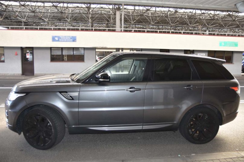 Range Rover на кордоні