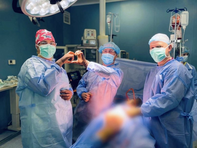 Медики під час операції