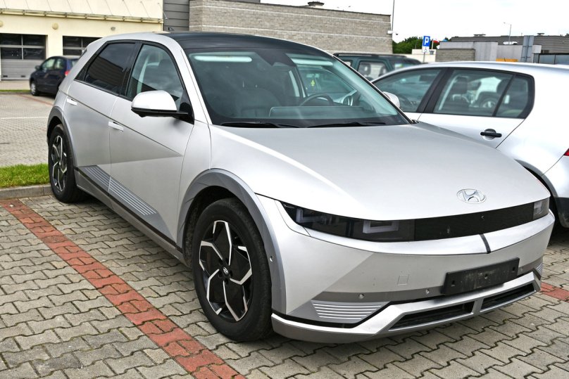 На кордоні з Львівщиною виявили електрокар Hyundai, який минулого місяця викрали в Німеччині – 01